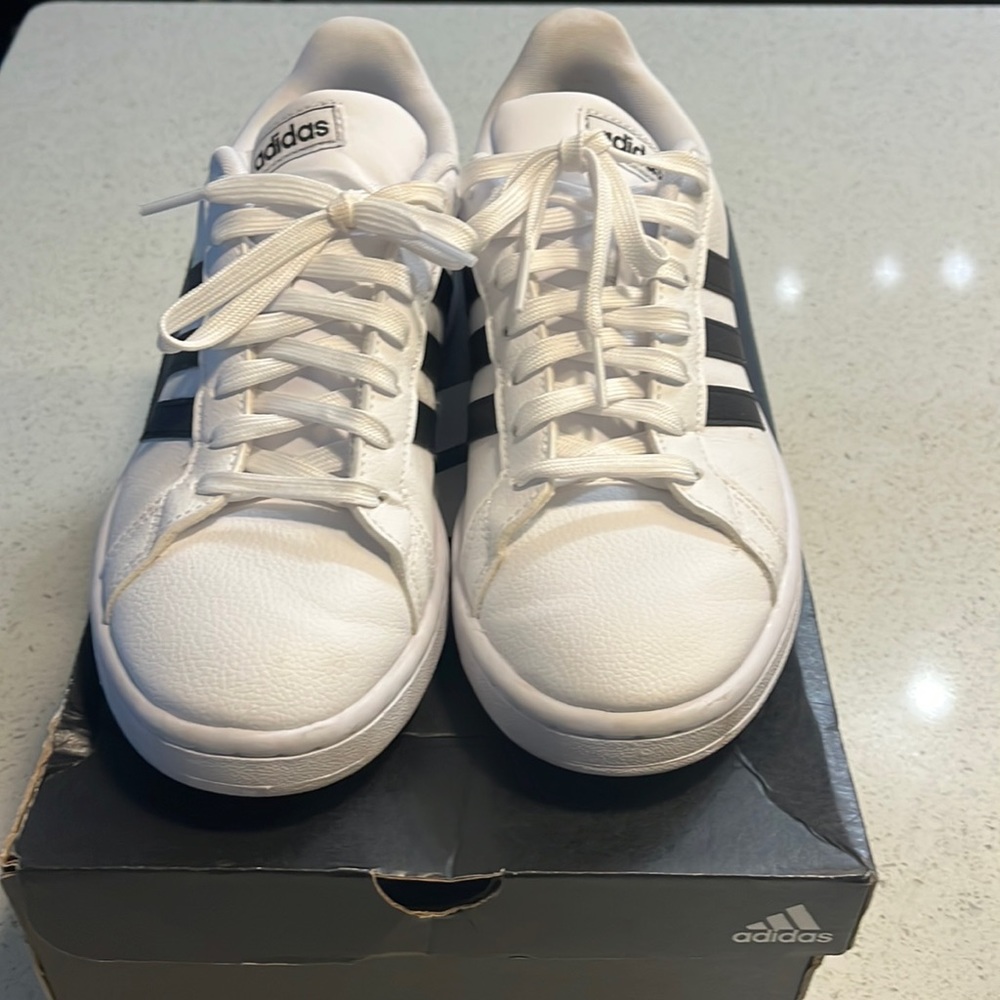 Women’s 7.5 adidas GRAND COURT tennis shoes white with black stripes
